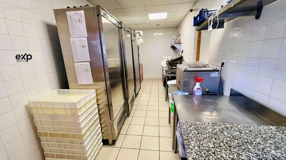 Commerce à LES ALLUES