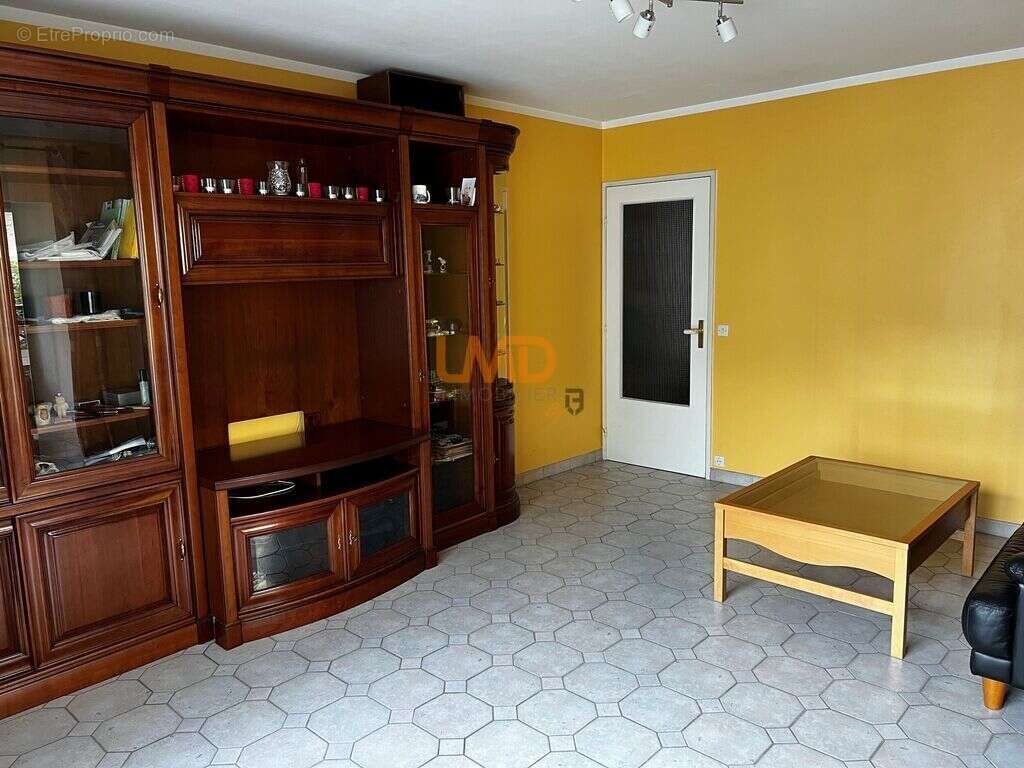 Appartement à MAGNY-LES-HAMEAUX