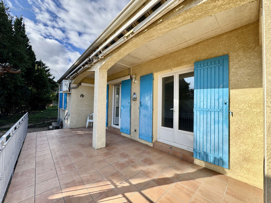 Maison à LAUDUN-L'ARDOISE