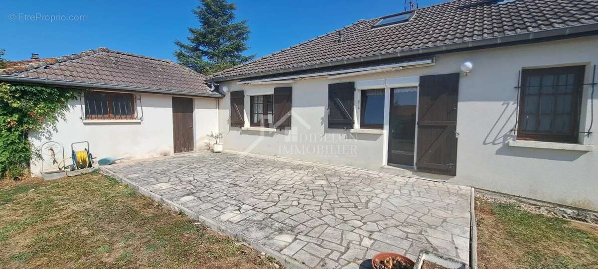 Pavillon de plain pied - 99m² hab + 2 garage - 1154m² de terrain - photo 4