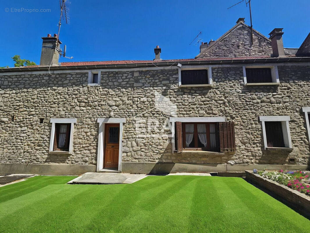 Maison à BEYNES