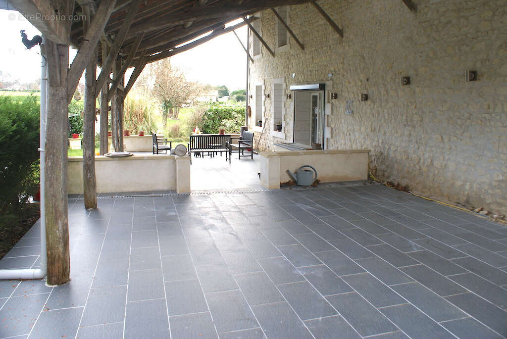 Maison à BAIGNES-SAINTE-RADEGONDE