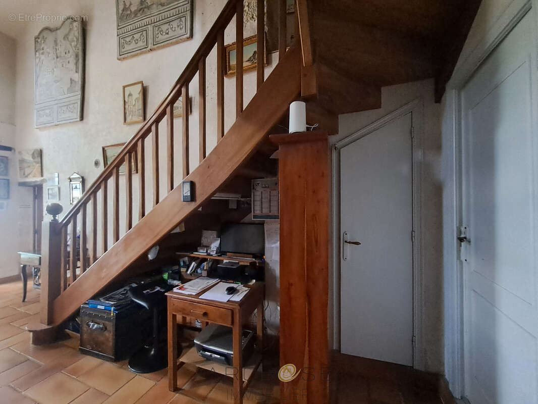 Maison familiale en pierre avec vue panoramique, verger et dépendances. - photo 27