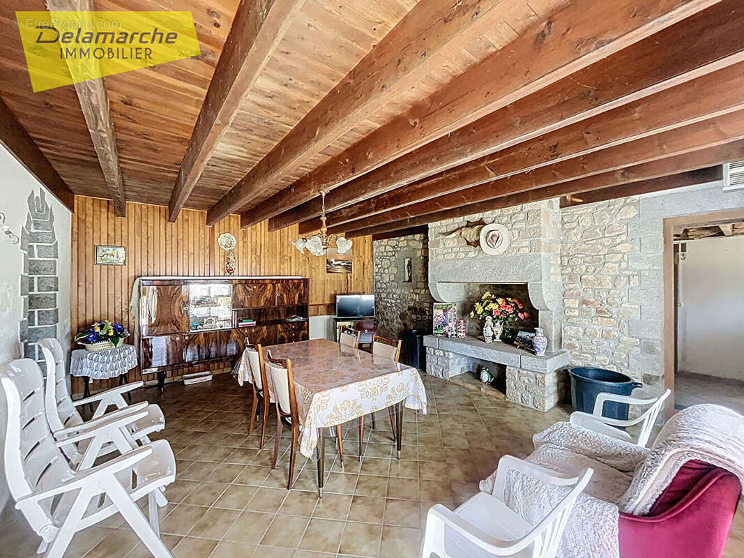 Maison à CHAMPCERVON