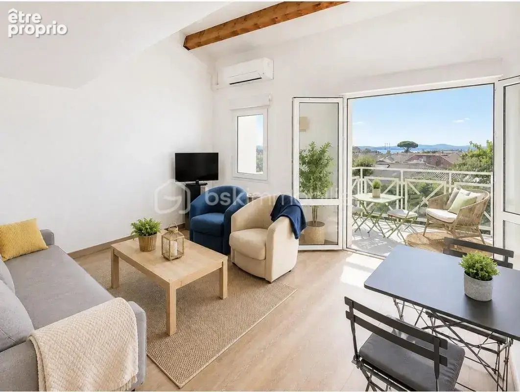 Exclusivité *** palavas-les-flots – rive droite – t2 bis en duplex rénové – terrasse – parking – à 50 m de la mer *** - photo 2