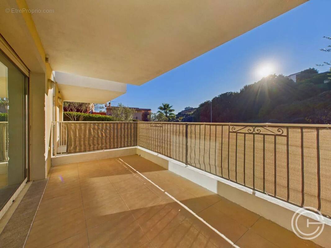 Appartement à SAINT-LAURENT-DU-VAR