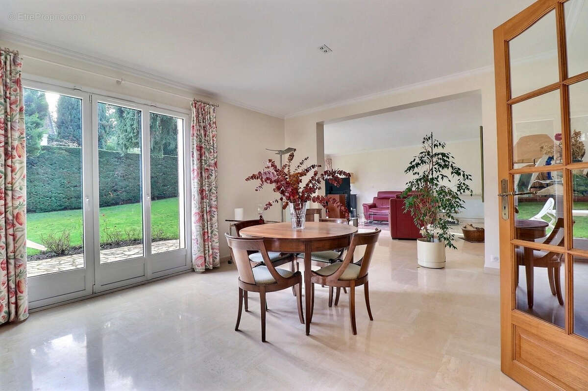 Maison à MAREIL-MARLY