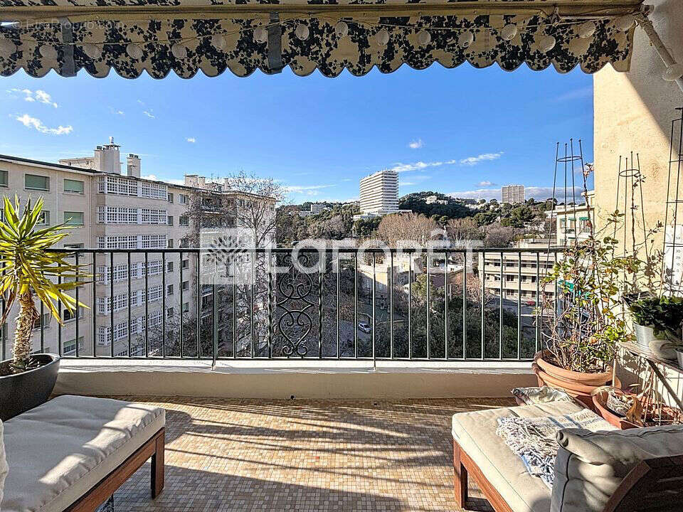 Appartement de standing au dernier étage - T4 de 112 m² - Marseille 8e - photo 3