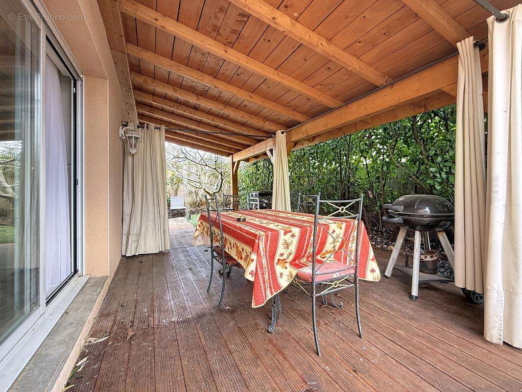 Maison - Mitoyenne par le garage - Plain pied - 3 Chambres - Garage - Piscine - Terrasse - photo 7