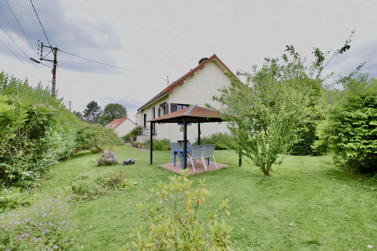 Maison à LE PERRAY-EN-YVELINES