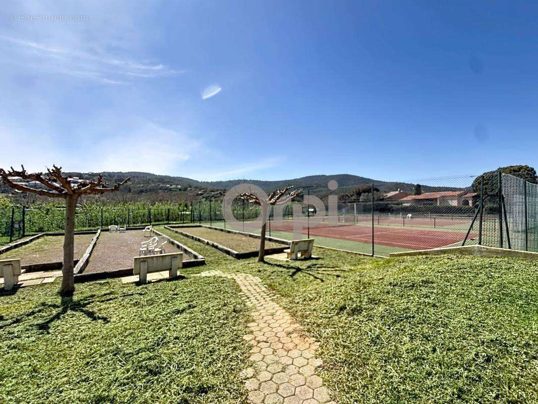 Appartement à ROQUEBRUNE-SUR-ARGENS