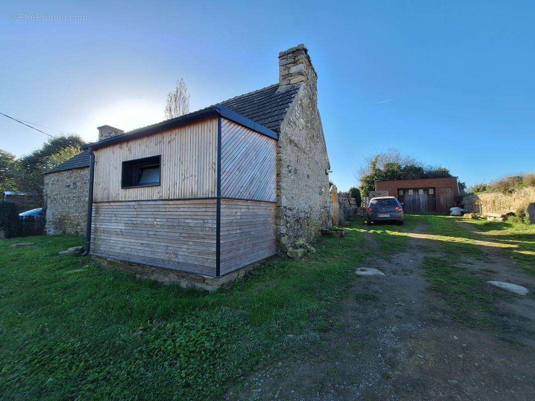 Maison à PLOUEGAT-GUERAND