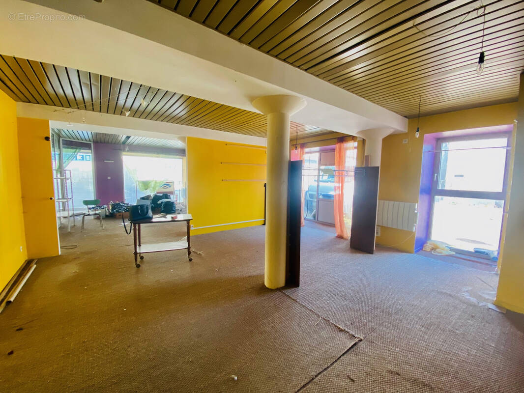 Commerce à RONCHAMP