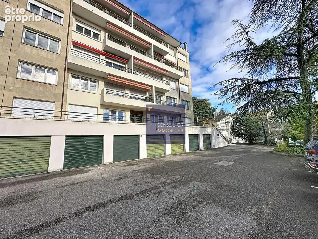 Parking à ECULLY