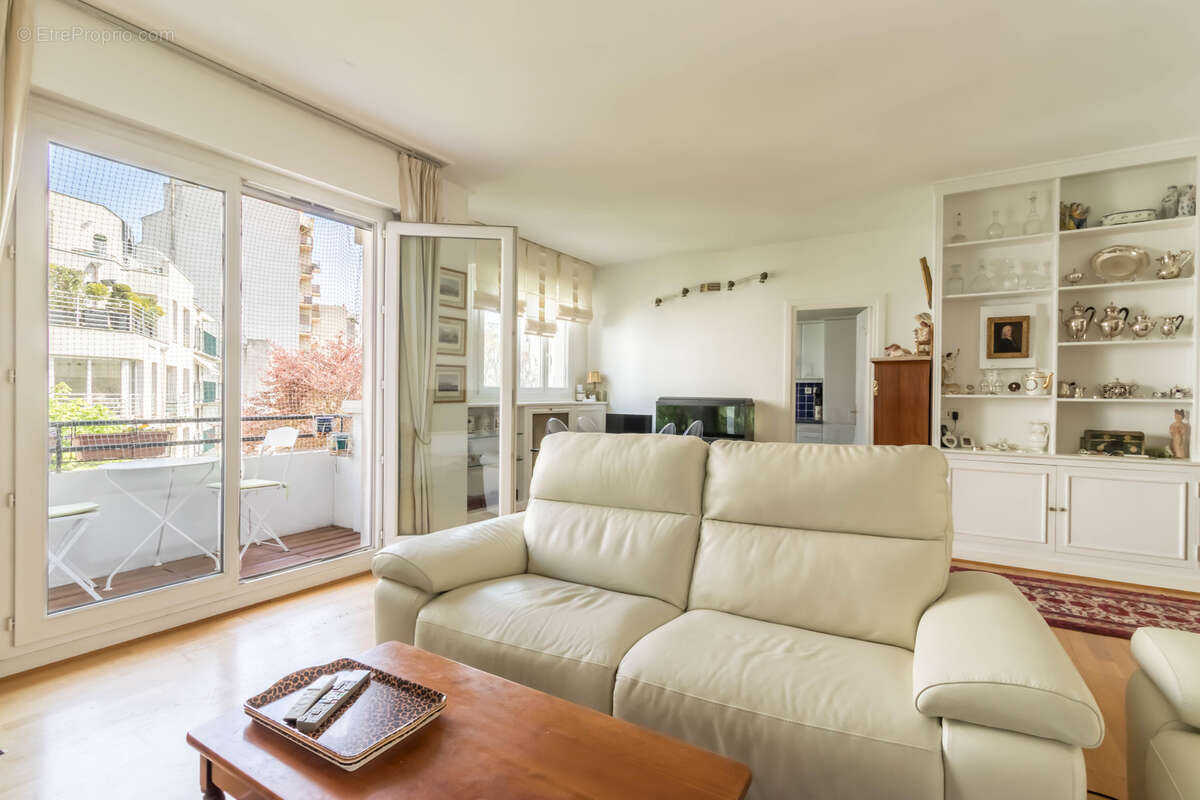 Appartement à PARIS-16E