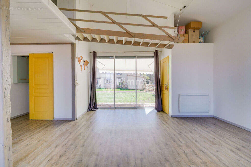 Maison en pierre de 340m² + dépendance 605 00€ FAI - photo 20