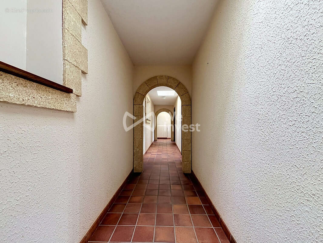 Maison 478 m² à Saint-Aubin-Le-Cloud  - photo 9