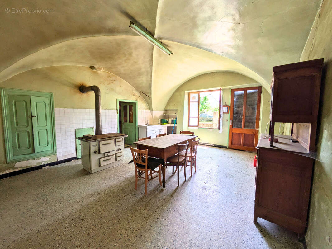 Maison de village en Pierre à Rénover au Cœur des Hautes-Alpes ! - photo 2
