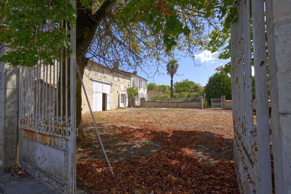 Maison de caractère pleine de charme - 4 chambres, au coeur du village avec commodités - photo 19
