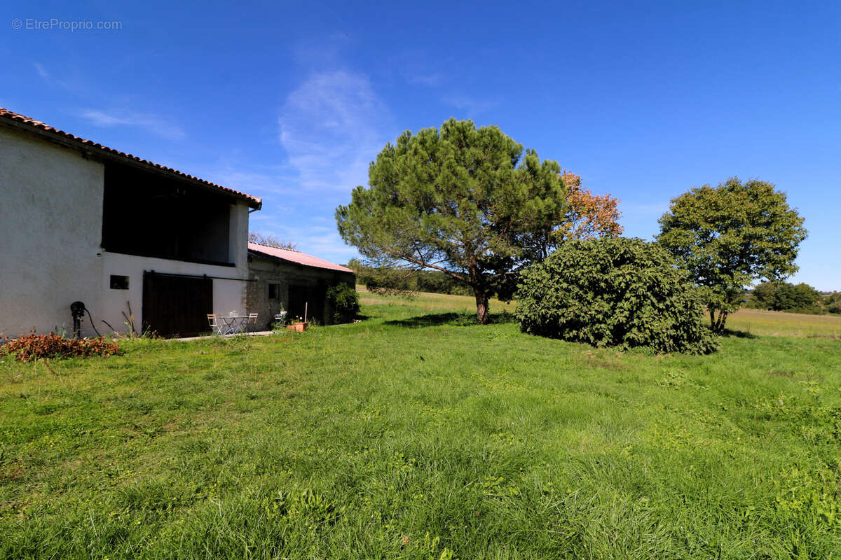 Maison à MONLEON-MAGNOAC