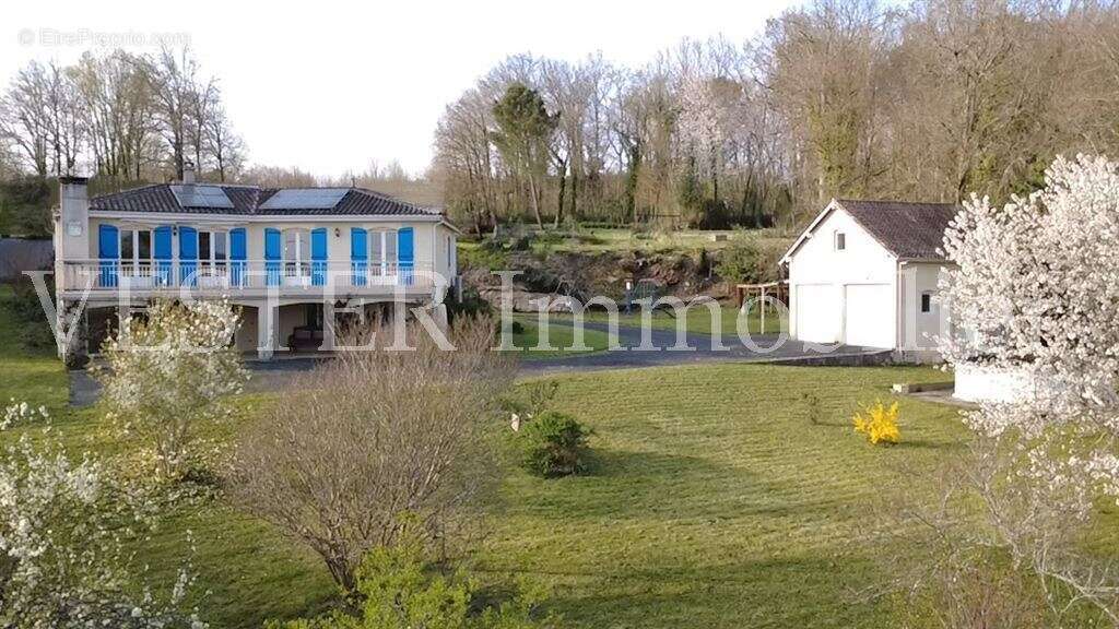 Maison à SAINT-FRONT-DE-PRADOUX