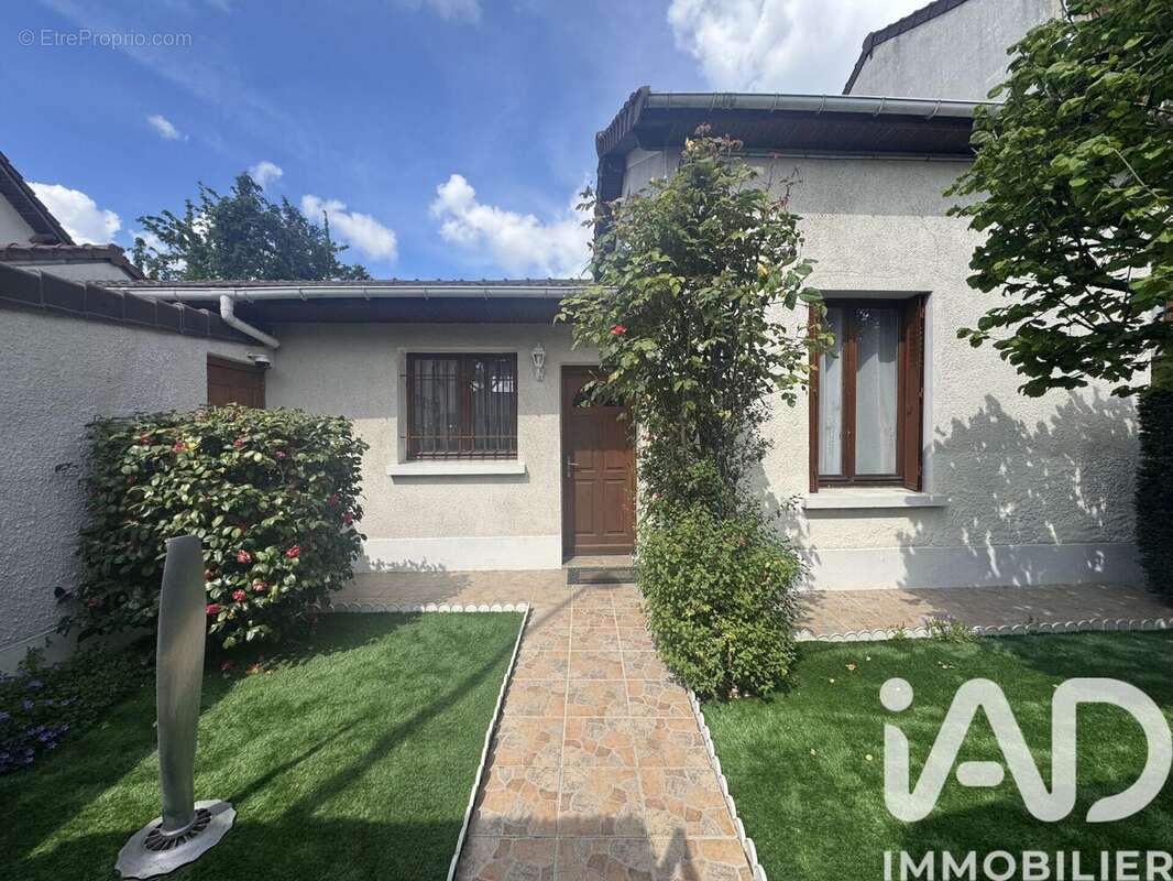 Photo 1 - Maison à LE BLANC-MESNIL