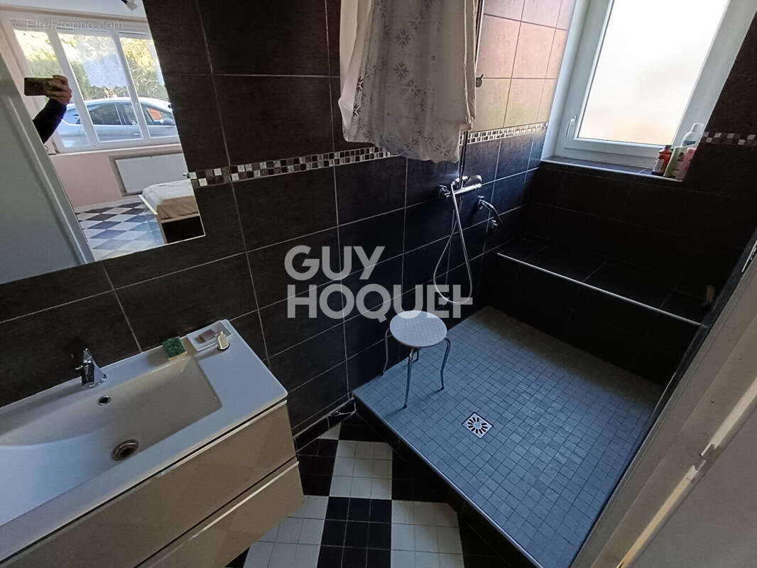 Maison à NOIRETABLE