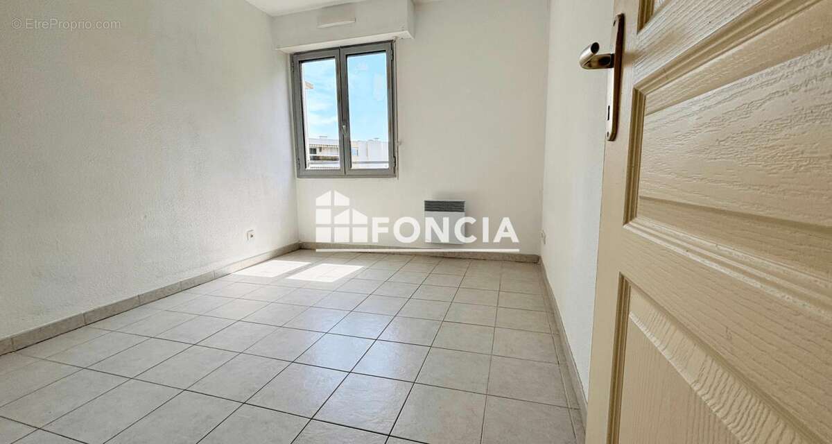 Appartement à SAINT-LAURENT-DU-VAR