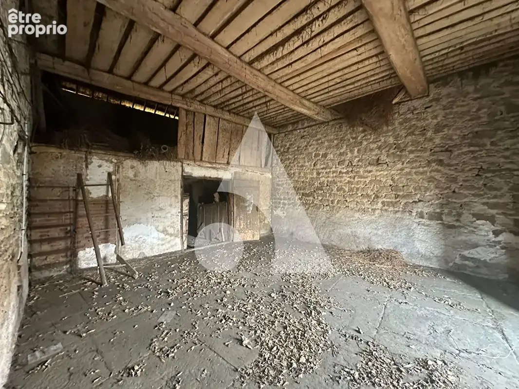 Maison appartement à réhabiliter - jardin - stationnements - cave - remise - St Germain les Arlay - photo 9