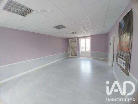 Maison 243 m² à Montmorillon  - photo 2