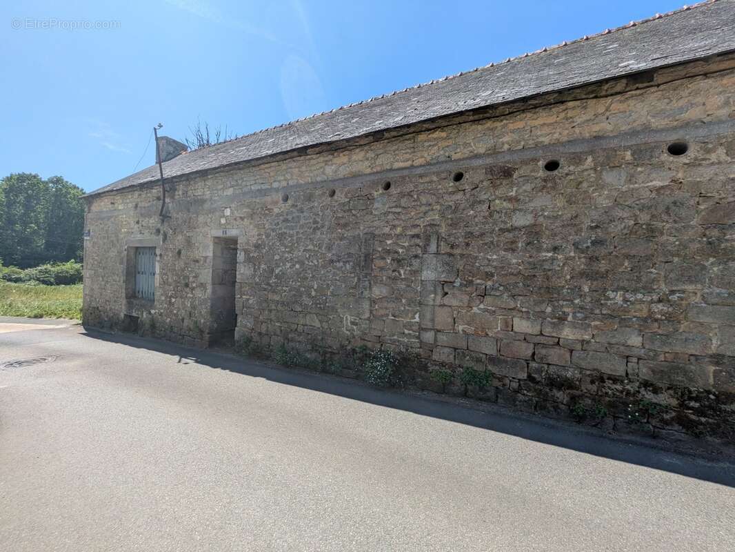 Guemene sur scorff longère de 180m² environ 3 pièces parcelle de 1087m² environ - photo 2