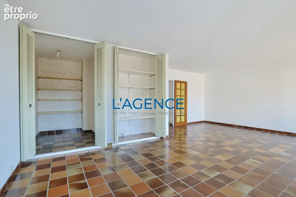 Appartement T4 de 89 m2 en dernier étage avec ascenseur dans résidence fermée et verdoyante au centre ville de - photo 4