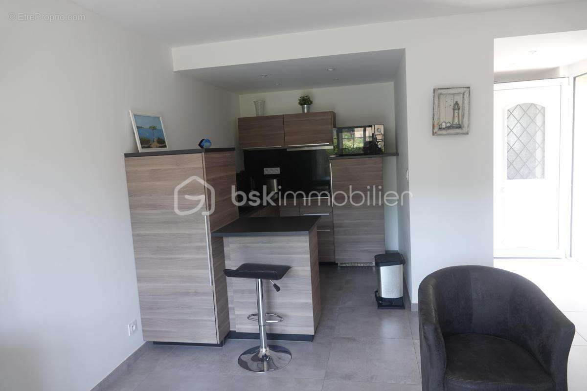 Maison individuelle de 220m2 avec 2 appartements - piscine - garage - jardin arbore - photo 24