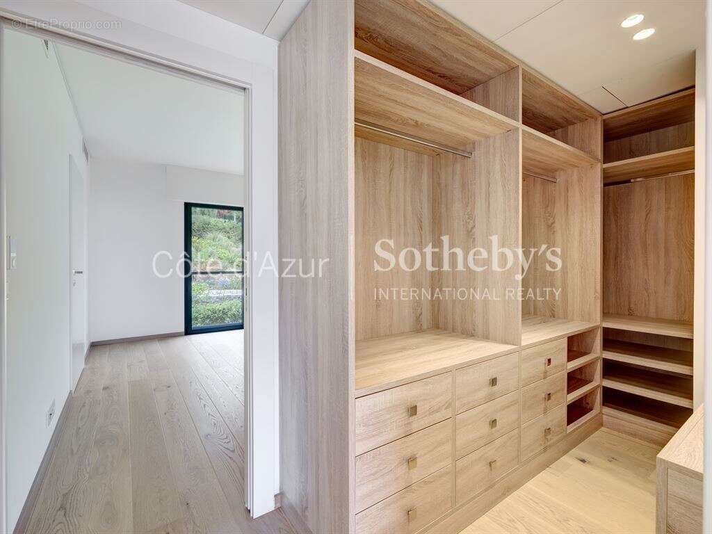 Appartement à VALLAURIS