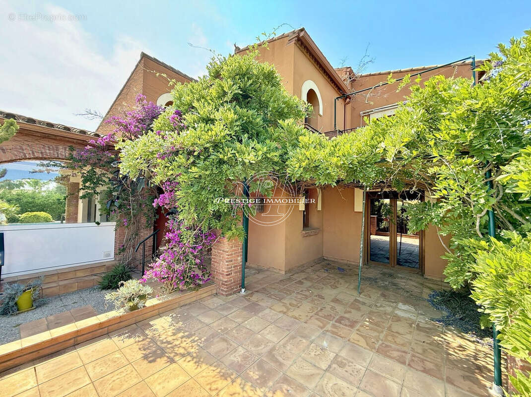 Maison à BAZAUGES