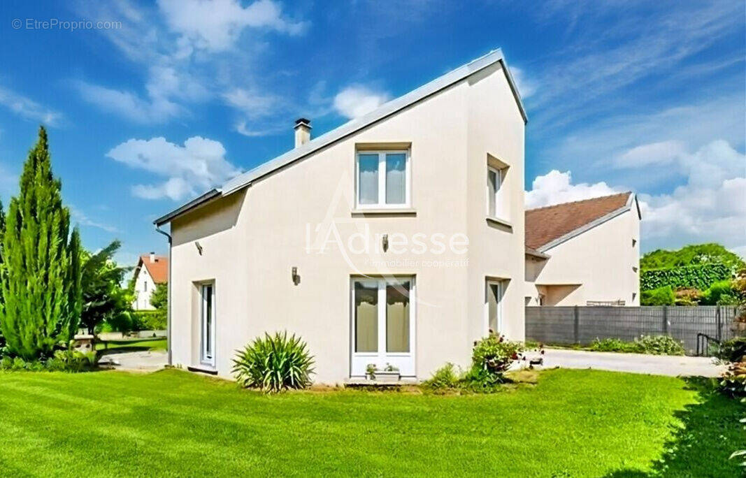 Maison à MONTEVRAIN