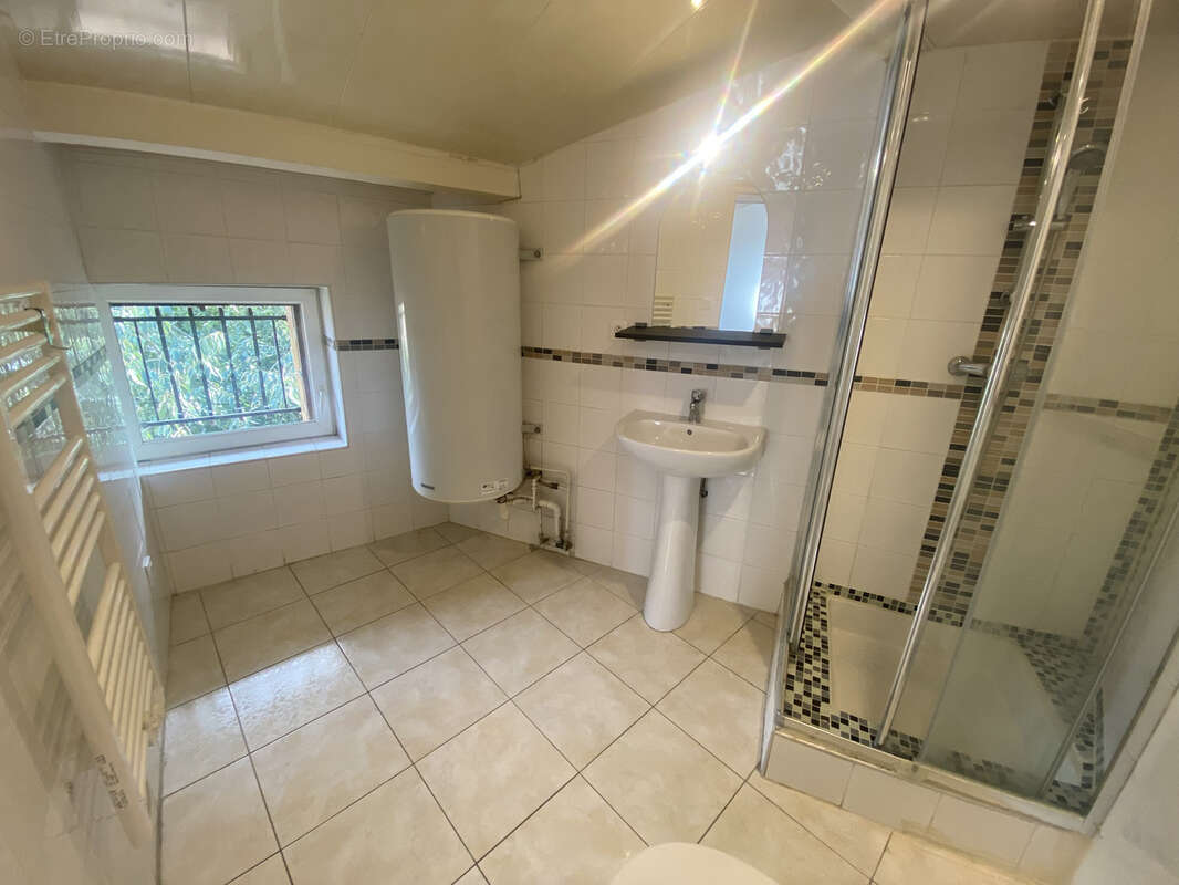 Appartement à TOURVES