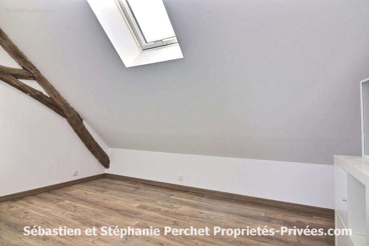 longère de charme en cours de rénovation -157 m² - 6 chambres -Terrain de 1 388 m² - Grand garage de 60 m² - Environnement calme - photo 12