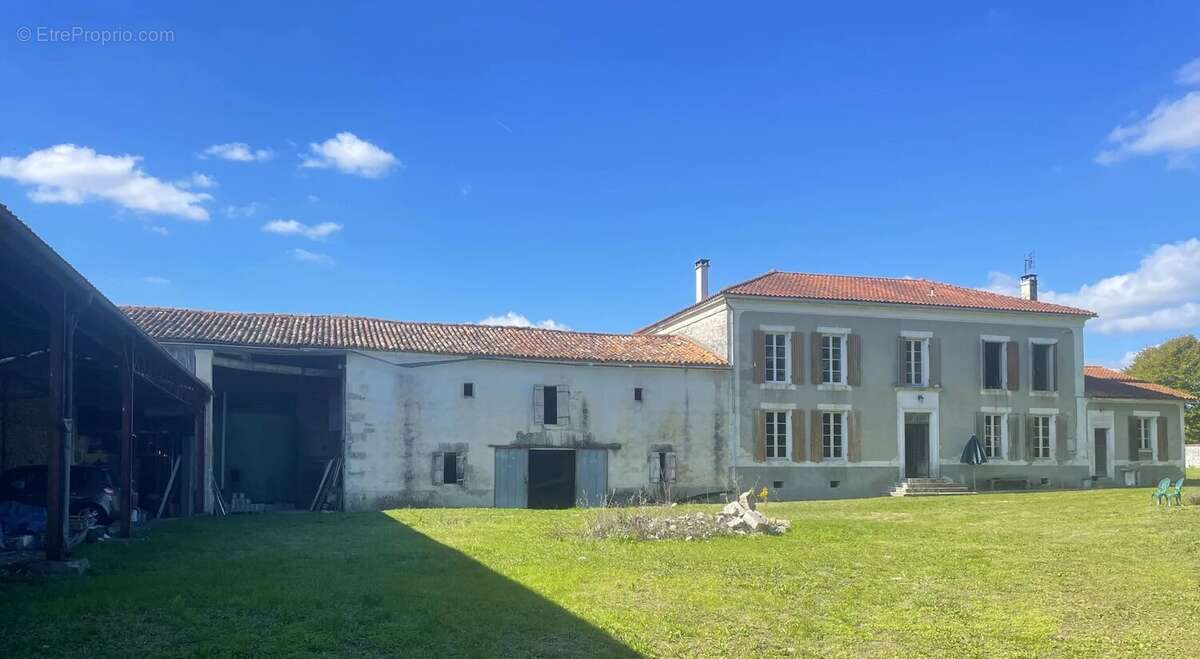 Maison à SAINT-MARTIAL-SUR-NE