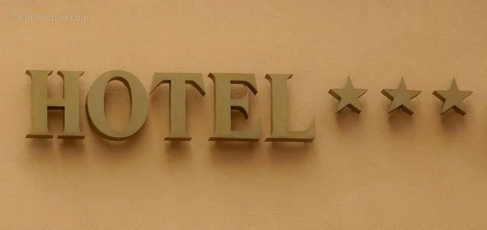 Commerce à ROQUEBRUNE-SUR-ARGENS