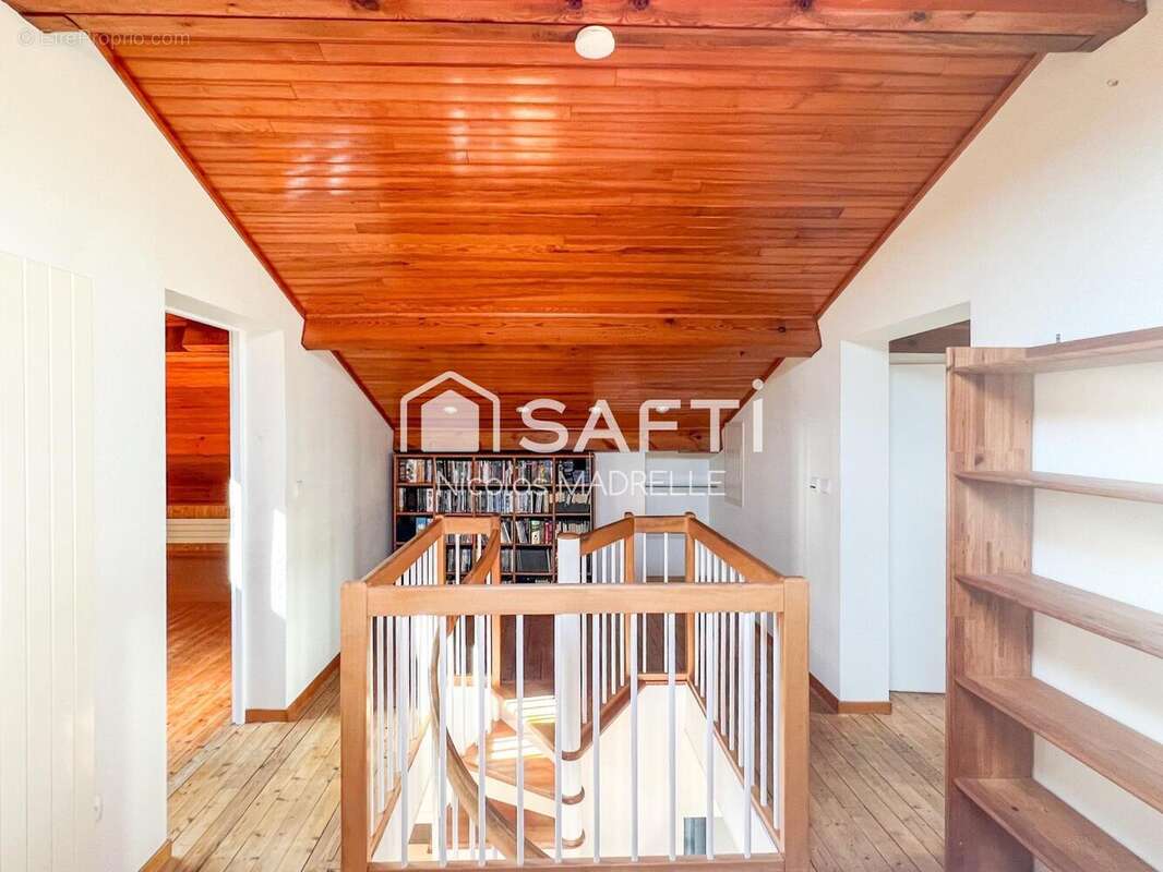 Maison 200 m² à Ambares-Et-Lagrave  - photo 7