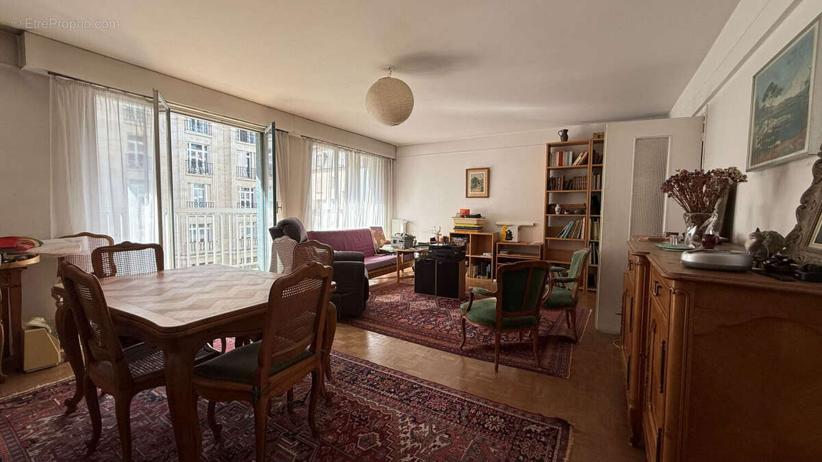 Appartement à PARIS-15E