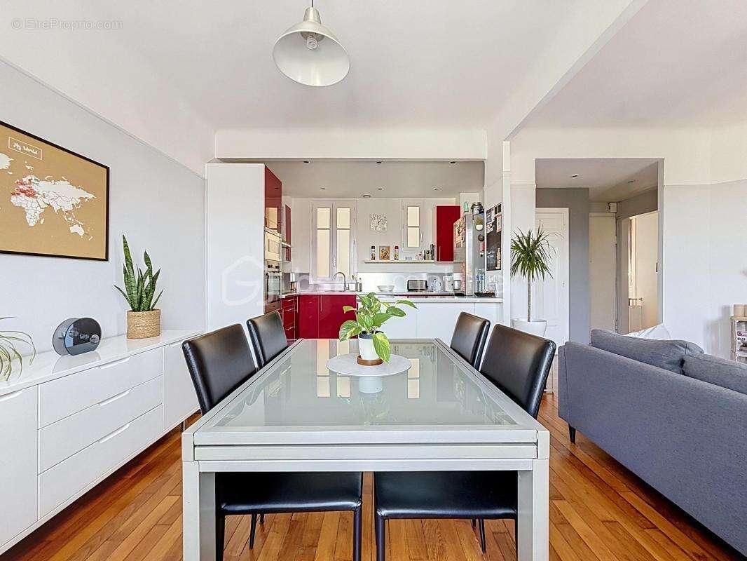 Appartement à LE MESNIL-LE-ROI