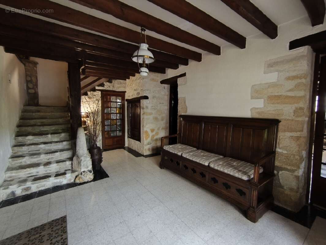 Maison à VALLANGOUJARD