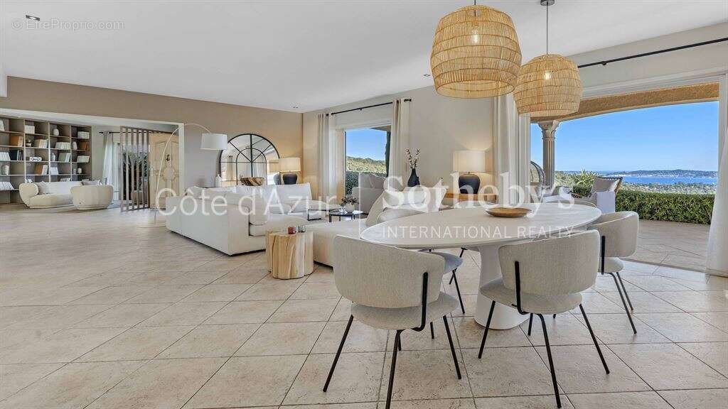 Maison de prestige à vendre dans le Golfe de Saint-Tropez, avec héliport privé - photo 7