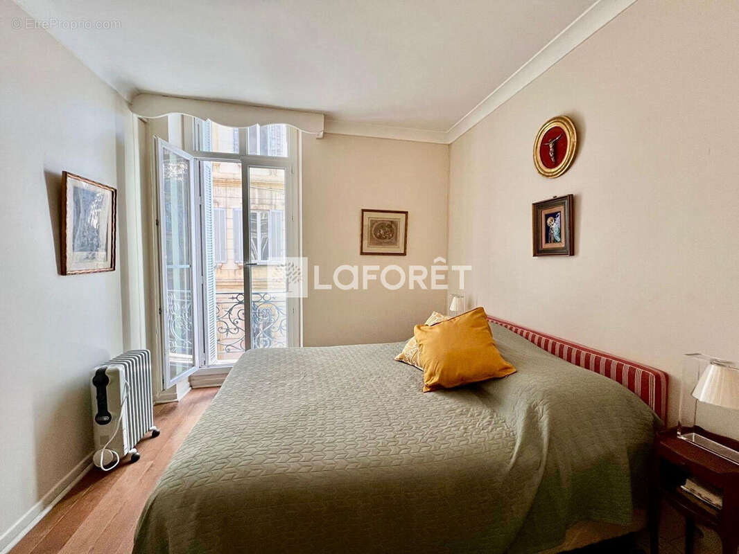 Appartement à MARSEILLE-1E