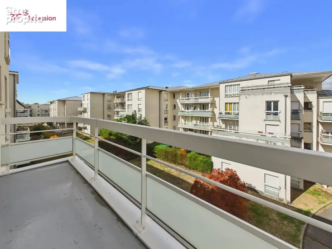 À VENDRE – Beau 2 pièces de 52,05 m² avec balcon, ascenseur, parking et cave - photo 4