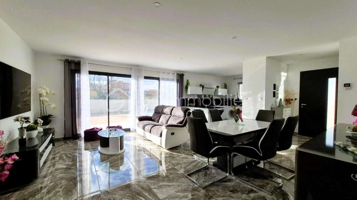 *** nouveaute- villa comtemporaine meublée- 100m²- plain pied- 3 chambres- garage- jardin- vue *** - photo 6