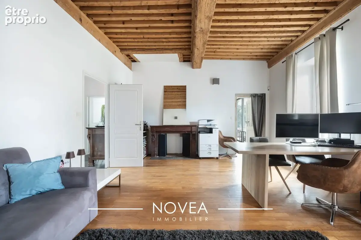Maison 330 m² à Jassans-Riottier  - photo 6
