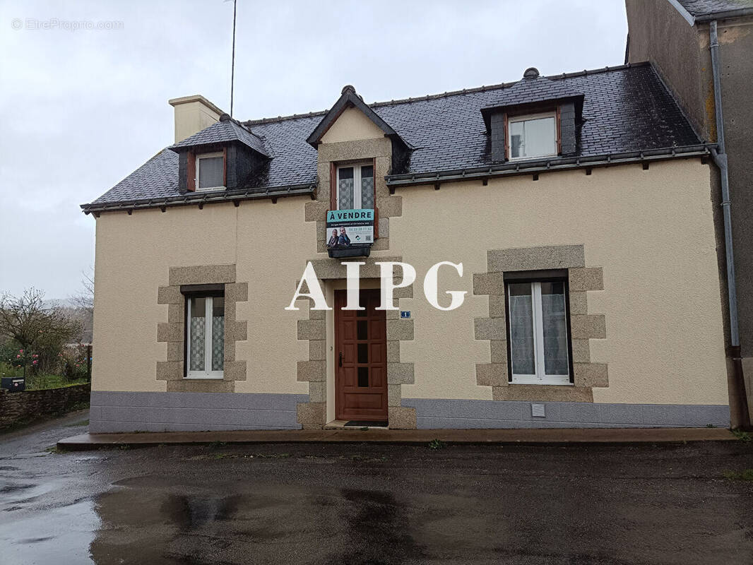 Maison à MUR-DE-BRETAGNE